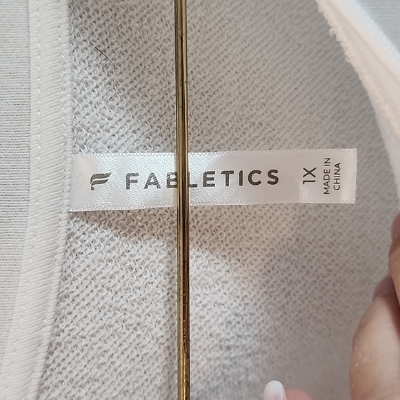 Fabletics Never Settle White Pullover Graphic Sweatshirt Size 1X Women’s - Picture 4 of 7